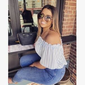 Meet your Posher, Andrea